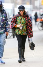 ANNE HATHAWAY Geading to a Photo Studio in New York 01/11/2023