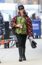 ANNE HATHAWAY Geading to a Photo Studio in New York 01/11/2023