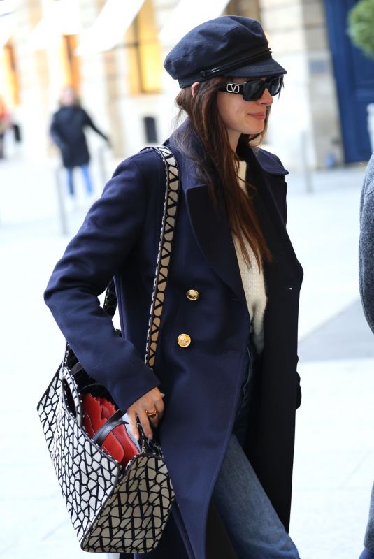 ANNE HATHAWAY Out at Paris Fashion Week 01/24/2023