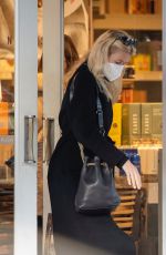 CLAUDIA SCHIFFER Out Shopping in Notting Hill 01/22/2023