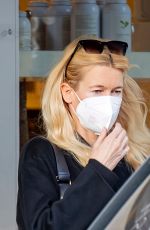 CLAUDIA SCHIFFER Out Shopping in Notting Hill 01/22/2023