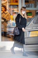 CLAUDIA SCHIFFER Out Shopping in Notting Hill 01/22/2023