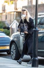 CLAUDIA SCHIFFER Out Shopping in Notting Hill 01/22/2023