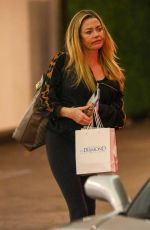 DENISE RICHARDS Leaves Diamond Face Institute Surgical Center in Beverly Hills 01/12/2023