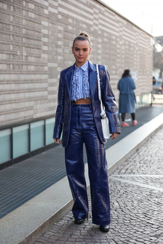 EMMA BROOKS Arrives at MSGM Fashion Show in Milan 01/14/2023