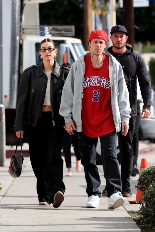 HAILEY and Justin BIEBER Out Shopping with Friends in West Hollywood 01/07/2023