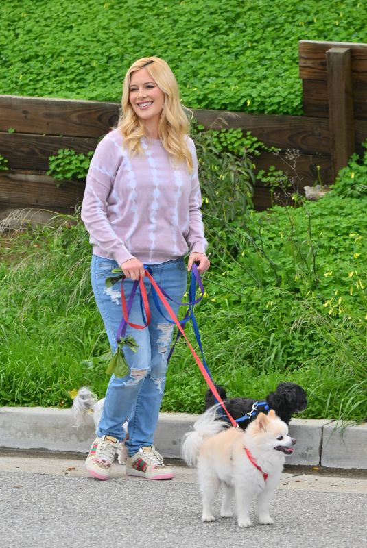 HEIDI MONTAG Out with Her Dogs in Los Angeles 01/17/2023