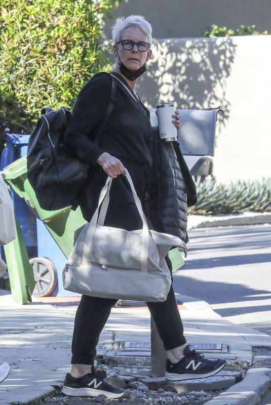 JAMIE LEE CURTIS Heading to a Studio in Los Angeles 01/24/2023