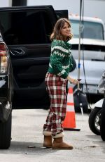 JENNIFER GARNER Arrives at a Set of Her Latest Comedy Movie Family Leave in Los Angeles 01/12/2023
