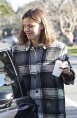 JENNIFER GARNER Heading to Sollis Health in Santa Monica 01/19/2023