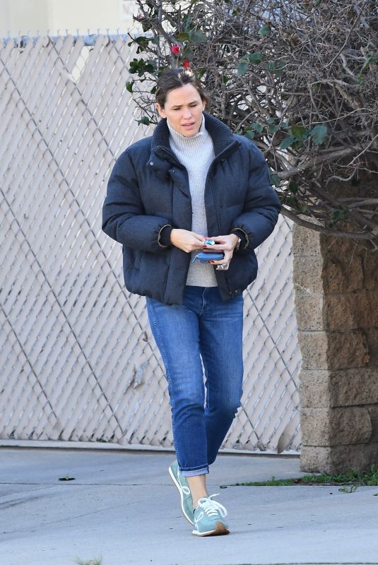 JENNIFER GARNER in Denim Out in Santa Monica 01/23/2023