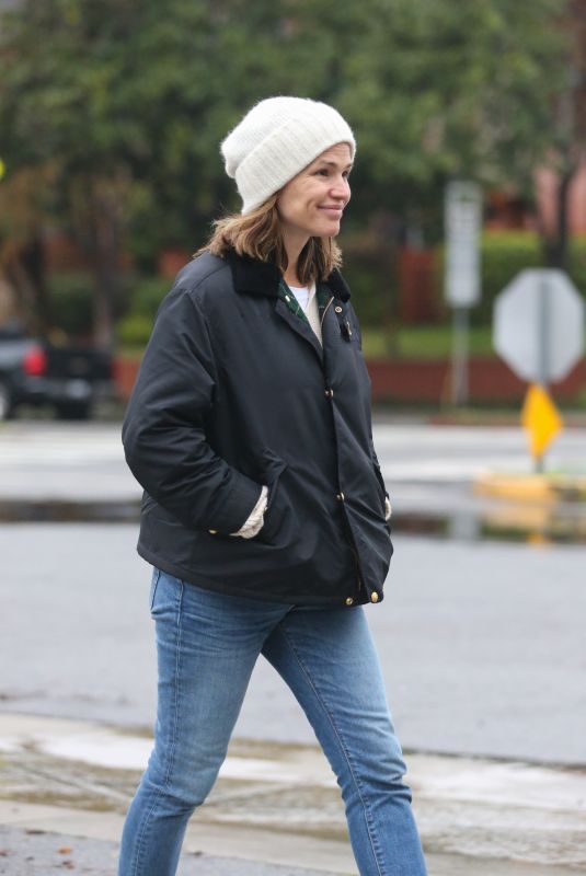 JENNIFER GARNER Out and About in Brentwood 01/09/2023