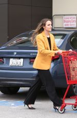 JINGER DUGGAR Shopping at Trader Joe