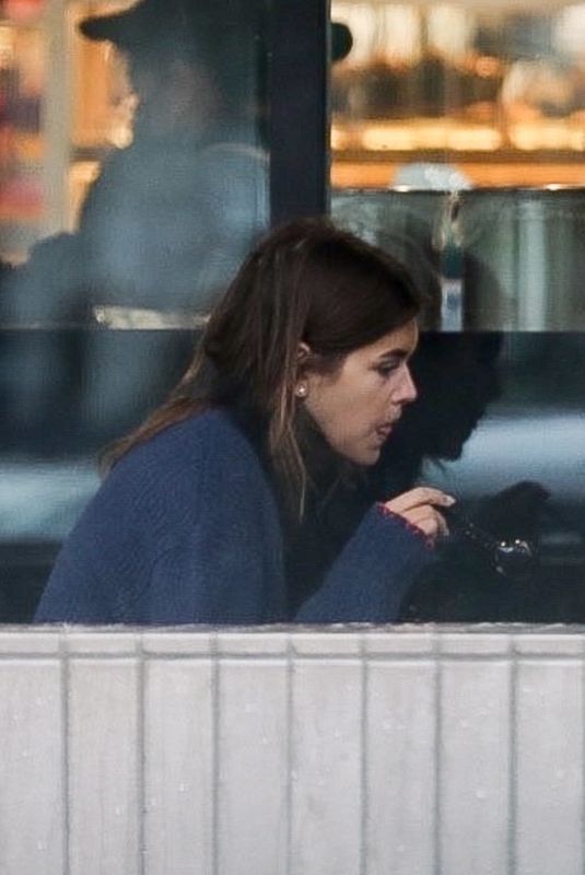 KAIA GERBER Out for Lunch with a Friend in Los Angeles 01/14/2023