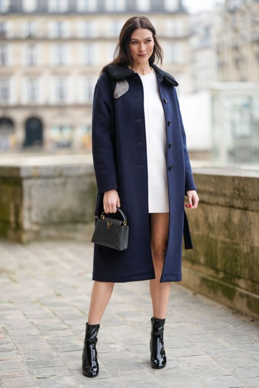 KARLIE KLOSS Arrives at Louis Vuitton Show at Paris Fashion Week 01/19/2023