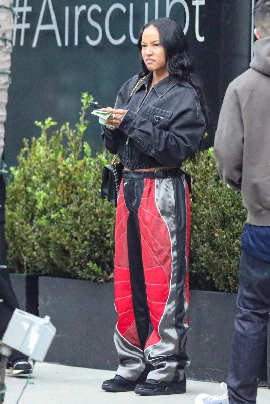 KARRUECHE TRAN Out for Lunch at Jon and Vinny’s Pizza in Los Angeles 01/09/2023
