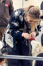 KATE HUDSON at Farmers Market in Beverly Hills 01/22/2023
