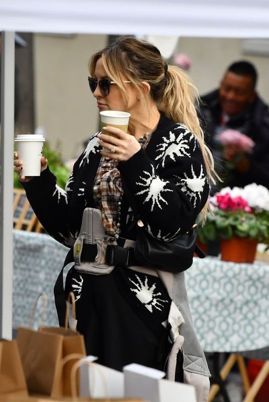 KATE HUDSON at Farmers Market in Beverly Hills 01/22/2023