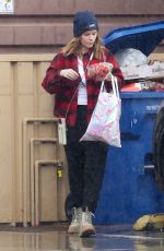 KATE MARA Shopping at Lassens Natural Foods & Vitamins in Los Feliz 01/04/2023