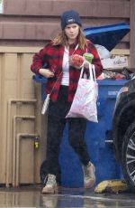 KATE MARA Shopping at Lassens Natural Foods & Vitamins in Los Feliz 01/04/2023