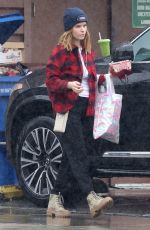 KATE MARA Shopping at Lassens Natural Foods & Vitamins in Los Feliz 01/04/2023