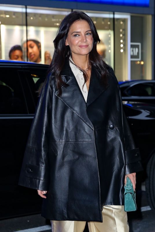 KATIE HOLMES Arrives at Good Morning America in New York 01/11/2023
