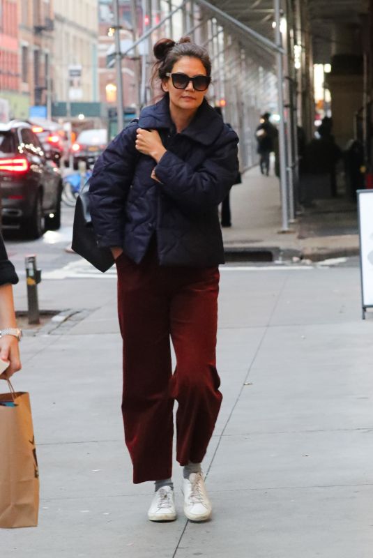 KATIE HOLMES Out in New York 01/04/2023