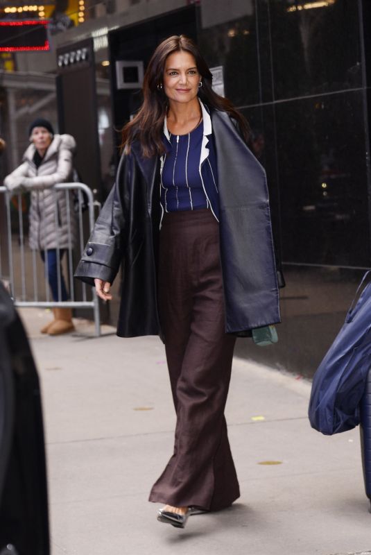KATIE HOLMES Promotes Her New off-Broadway play The Wanderers in New York 01/11/2023