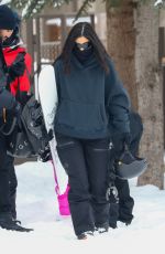 KENDALL and KYLIE JENNER Join Friends for a Fun Fay of Dnowboarding in Aspen 12/31/2022