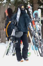 KENDALL and KYLIE JENNER Join Friends for a Fun Fay of Dnowboarding in Aspen 12/31/2022
