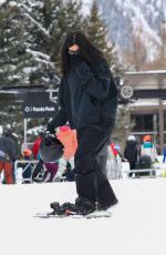 KENDALL and KYLIE JENNER Join Friends for a Fun Fay of Dnowboarding in Aspen 12/31/2022