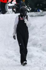 KENDALL and KYLIE JENNER Join Friends for a Fun Fay of Dnowboarding in Aspen 12/31/2022