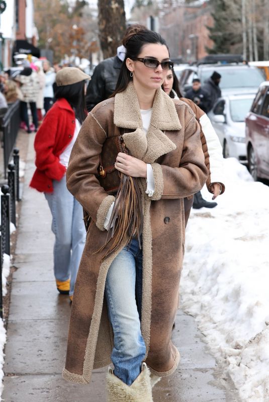 KENDALL JENNER Leaves The White House Restaurant in Aspen 01/01/2023