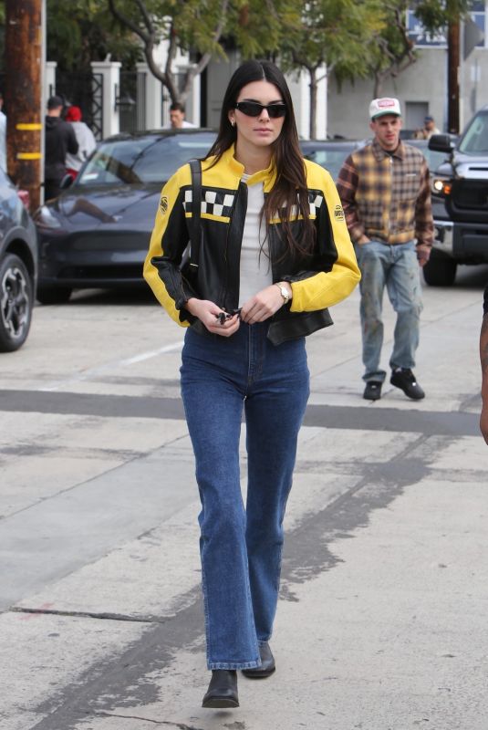 KENDALL JENNER Out Shopping with Friends in West Hollywood 01/07/2023