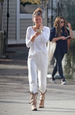 KENDALL YATES and Luke Wilson Out in Santa Monica 01/07/2023