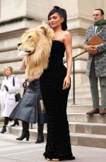 KYLIE JENNER Arrives at Schiaparelli Spring-summer 2023 Show at Paris Fashion Week 01/23/2023