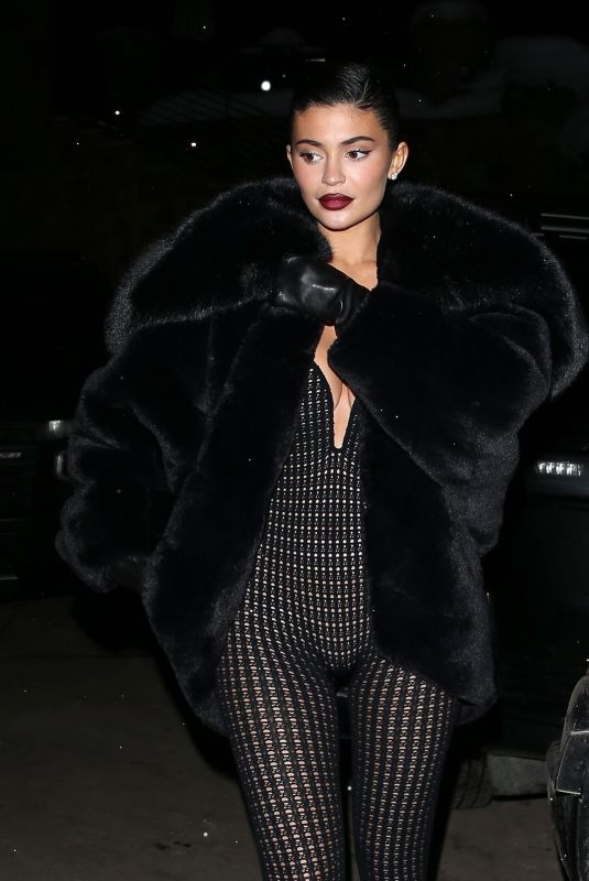 KYLIE JENNER Arrives for Dinner in Aspen on New Years Eve 12/31/2022