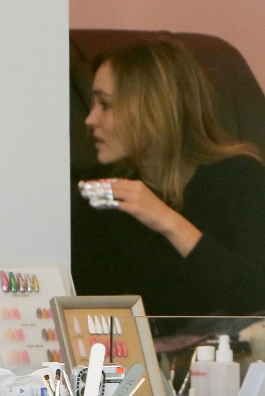 LILI-ROSE DEPP Getting Her Nails Done in West Hollywood 01/27/2023