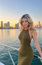 LINDSAY BREWER - Instagram Photos 01/19/2023