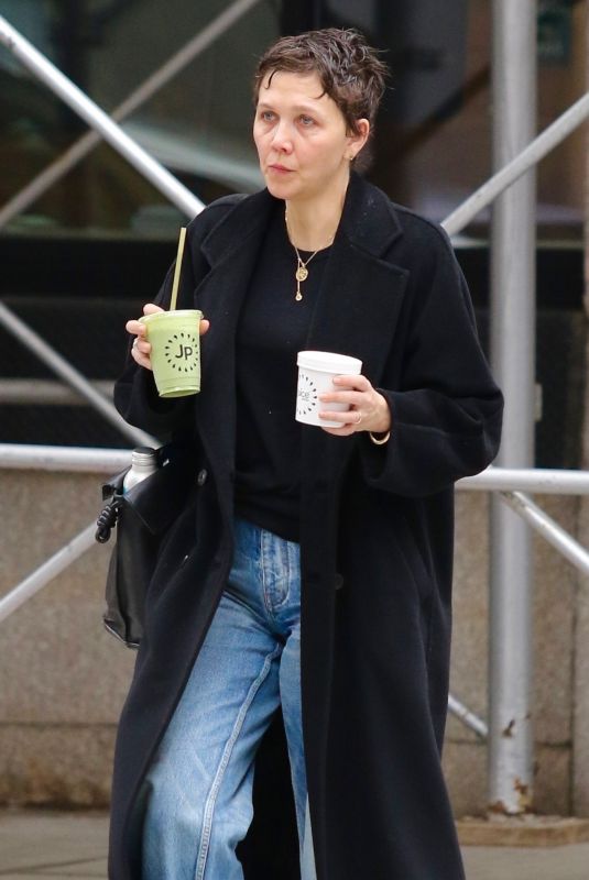 MAGGIE GYLLENHAAL out for Healthy Protein Green Juice and a Fruit Granola Snack in New York 01/02/2022