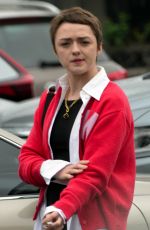 MAISIE WILLIAMS Out Smoking at Beverly Glen Shopping Center in Beverly Hills 12/30/2022