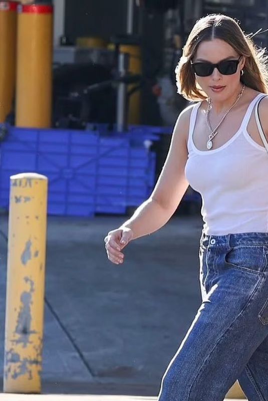 MARGOT ROBBIE at Airport in Sydney 01/14/2023