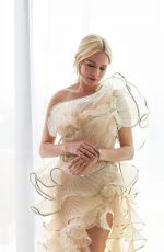 MICHELLE WILLIAMS - Golden Globes 2023 Backstage Photoshoot