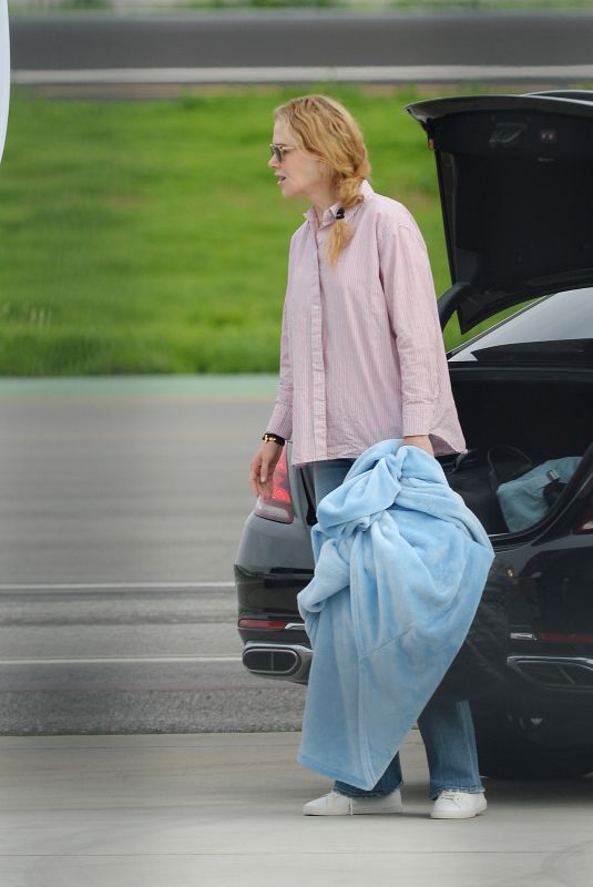 NICOLE KIDMAN Arrives to Los Angeles Aboard a Private Jet 01/14/2023