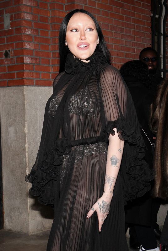 NOAH CYRUS Arrives at Alexandre Vauthier Fashion Show in Paris 01/24/2023