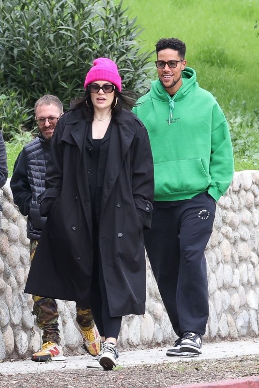Pregnant JESSIE J and Chanan Colman Out with Friends in Pasadena 01/08/2023