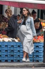 Pregnant KEIRA KNIGHTLEY Out Shopping for Some Fruits in London 01/29/2023