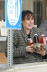 Pregnant RUMER WILLIS Out for Fresh Squeezed Juices at Beverly Hills 01/12/2023