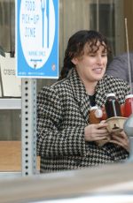 Pregnant RUMER WILLIS Out for Fresh Squeezed Juices at Beverly Hills 01/12/2023
