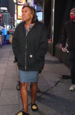 ROBIN ROBERTS Arrives at Good Morning America in New York 01/16/2023